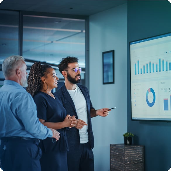 1_Analytics_on_conference_room_screen_585x585