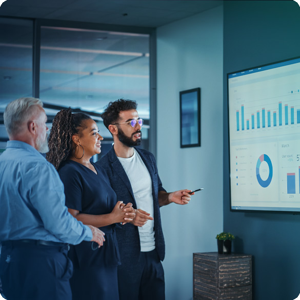 1_Analytics_on_conference_room_screen_585x585